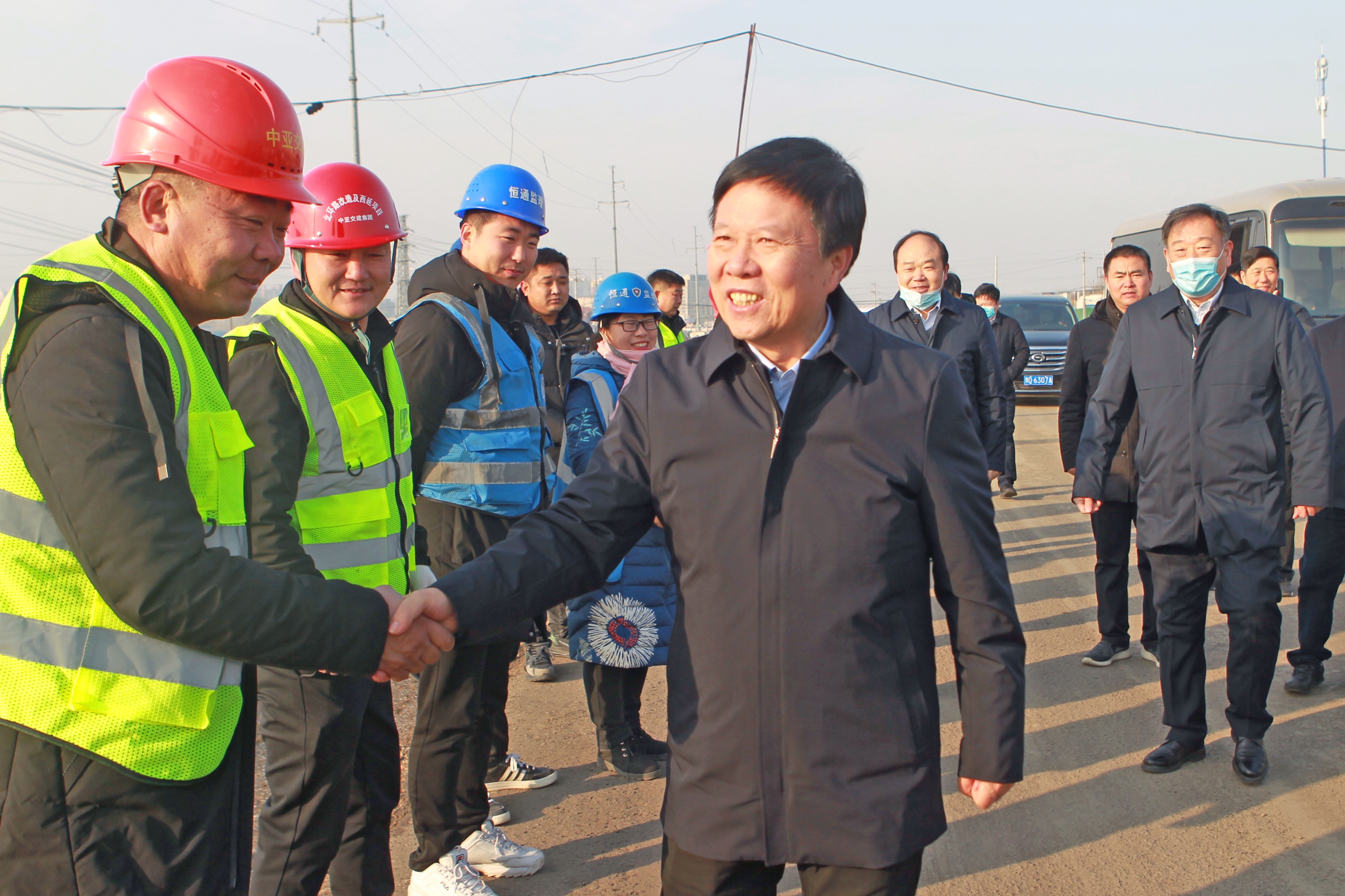 落实市委九届十二次全会暨市委经济工作会议精神,着眼长远谋篇布局