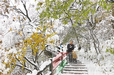 十月尧山再飞雪