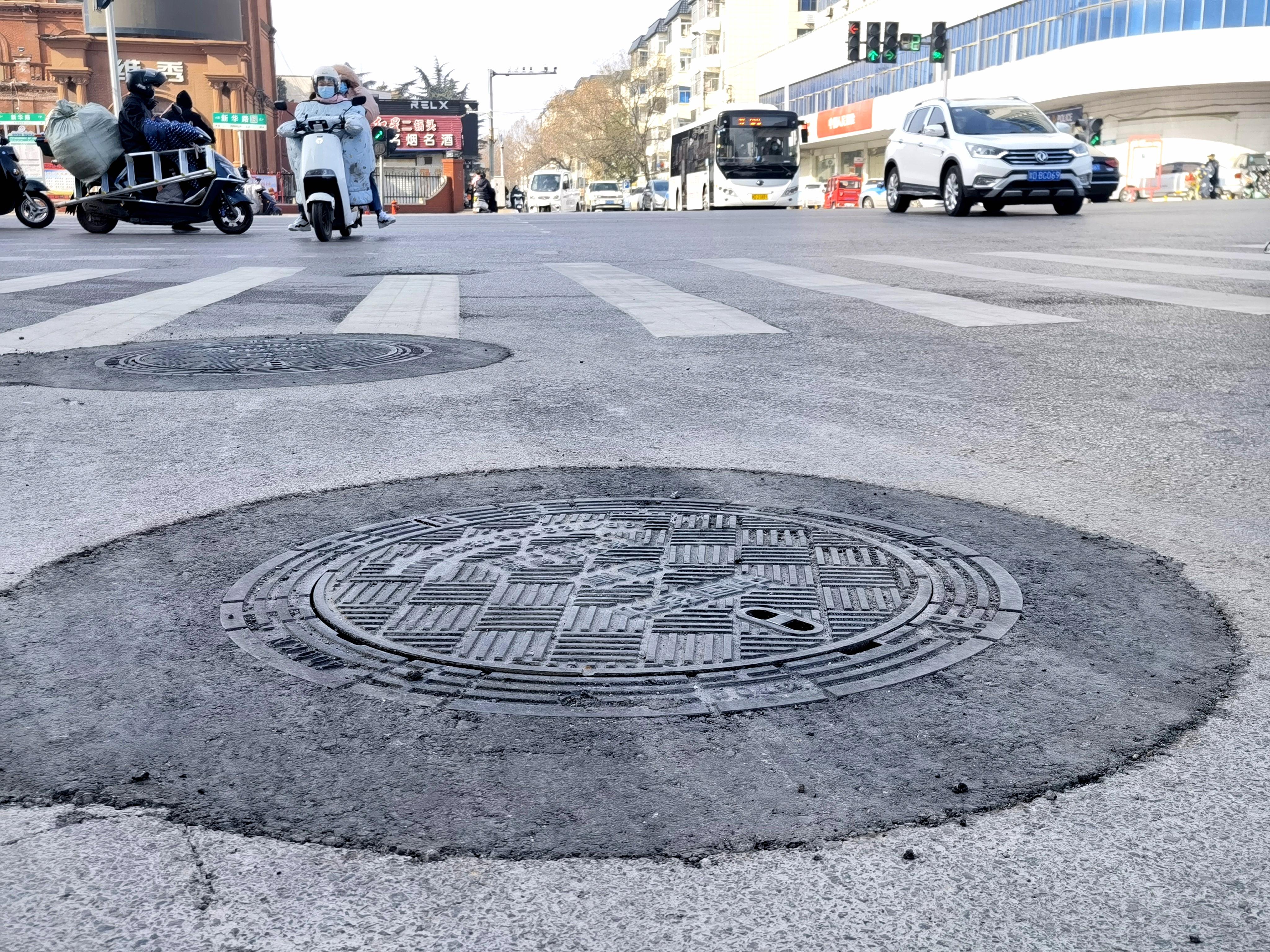 1月13日,记者到市区新华路与湛河南路交叉口东南角回访发现,市民投诉