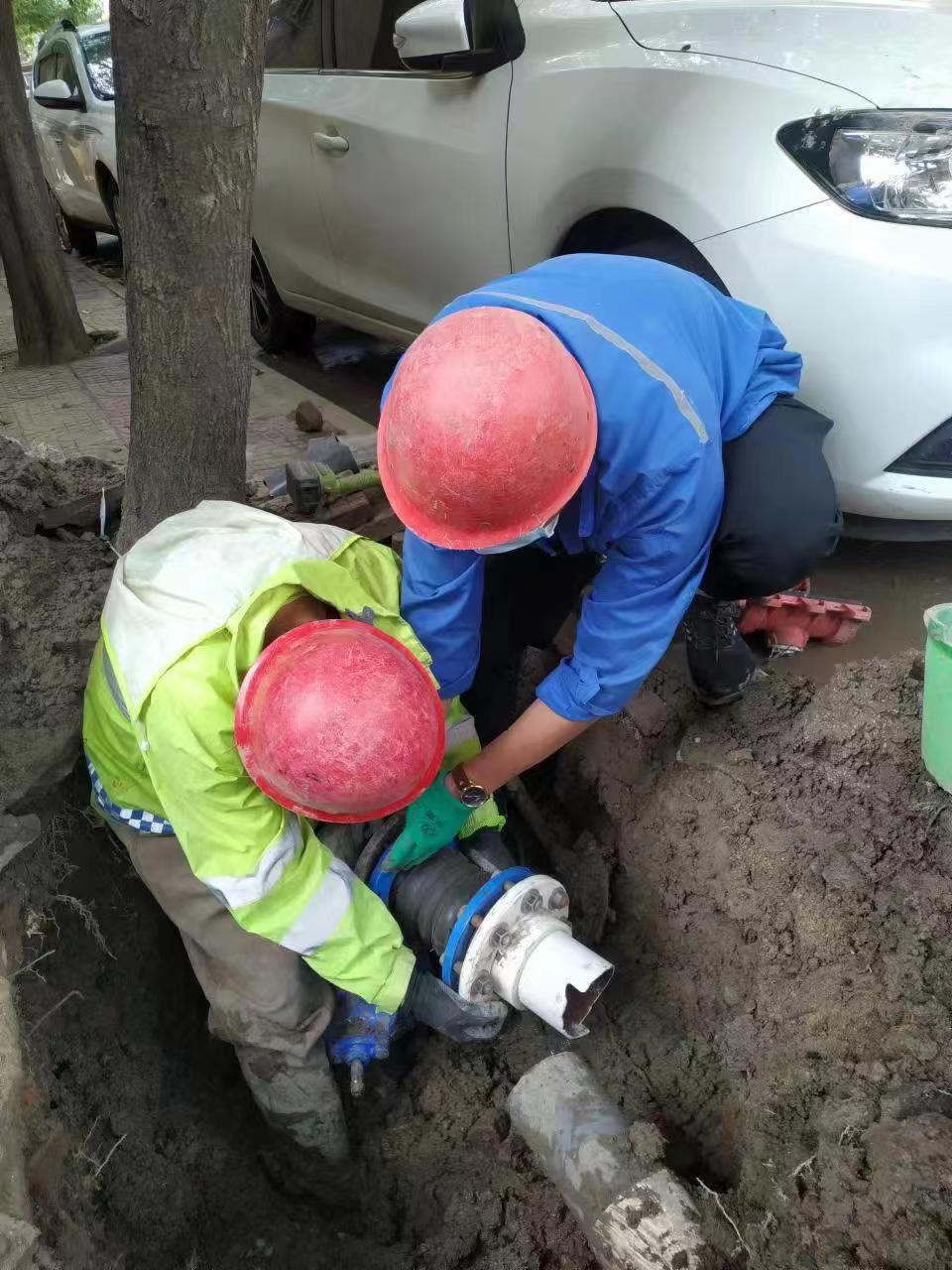 修水管工人图片